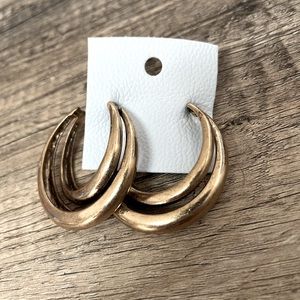 Brand New FREE PEOPLE hoop earrings-Vintage Gold